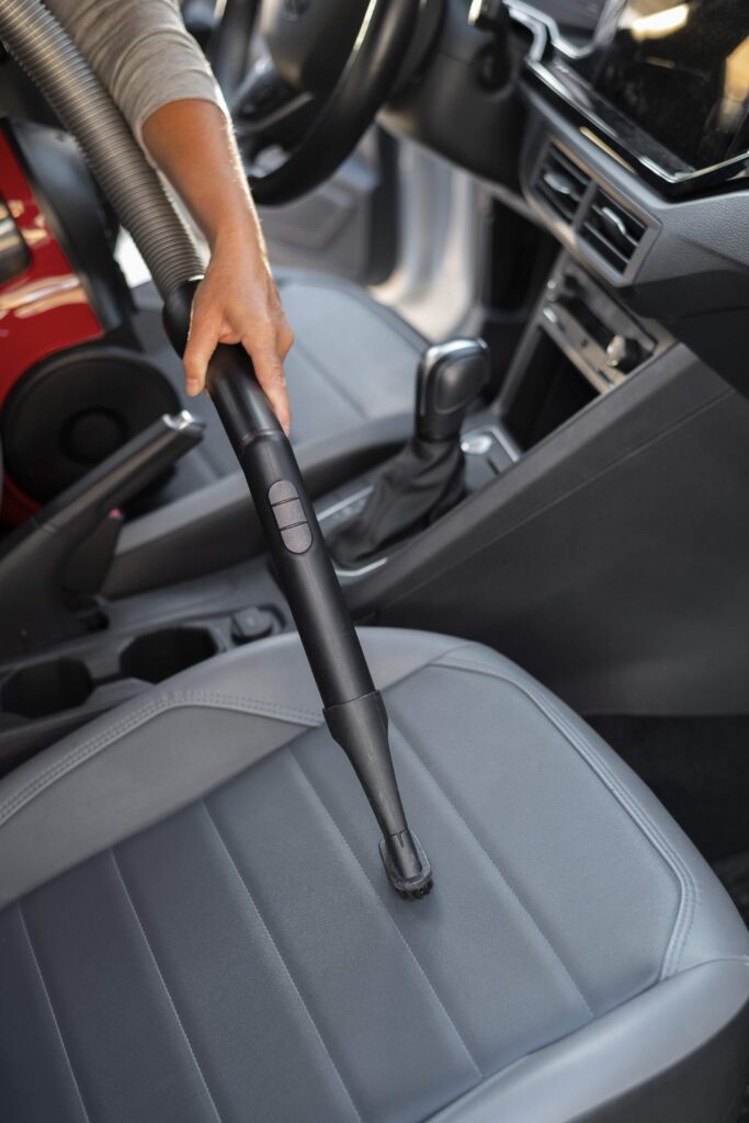 VOITURE-PROPRE-NETTOYAGE-VOITURE-A-DOMICILE-NETTOYAGE-ROYAL-